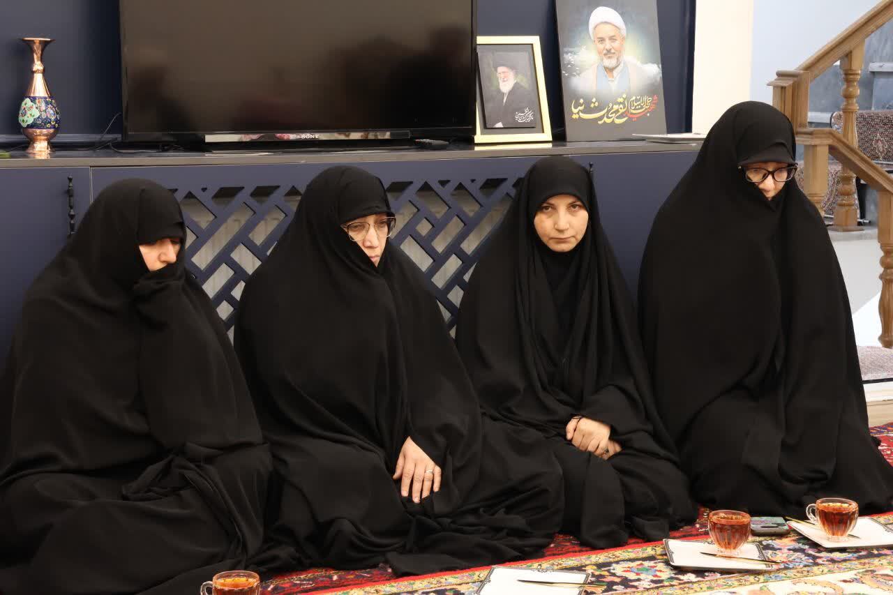 دیدار مسئولان حوزوی آذربایجان شرقی با خانواده شهید محدث‌نیا+ تصاویر