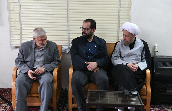 دیدار امام جمعه شیراز با جانبازان و خانواده شهدای جنگ رمضان