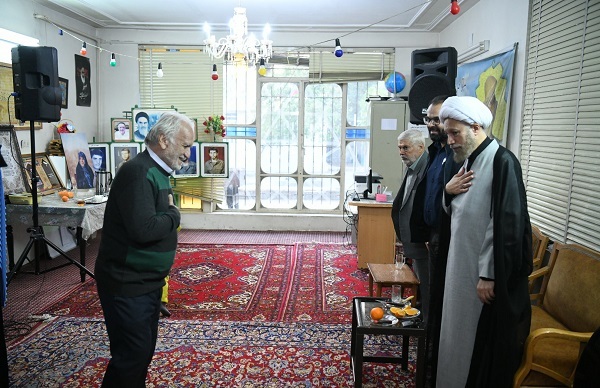 دیدار امام جمعه شیراز با جانبازان و خانواده شهدای جنگ رمضان