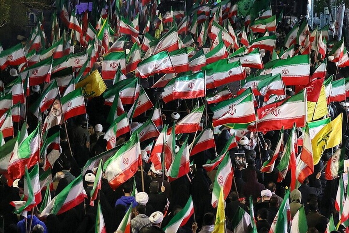 دشمنان ایران تا زمانی که مردم در صحنه هستند، راه به جایی نخواهند برد