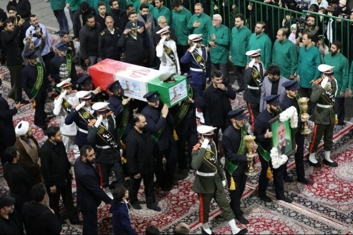 پیکر شهید سپهبد موسوی در حرم کریمه اهل بیت آرام گرفت