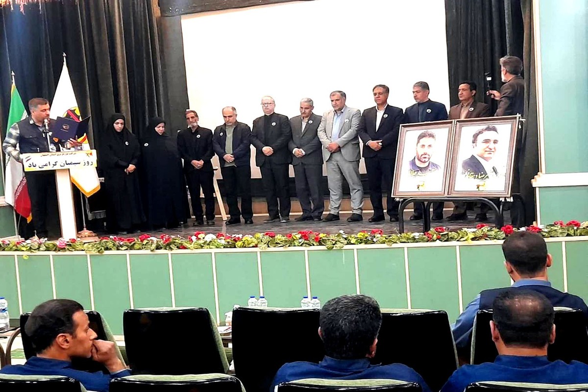 تجلیل از خانواده شهید سعید جلالی سیمبان کاشانی قهرمان خاموشی
