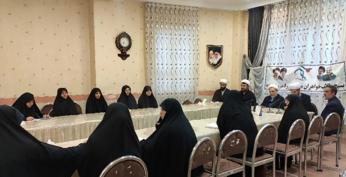 طلاب خواهر، خط‌مقدم مقابله با جنگ نرم دشمن هستند