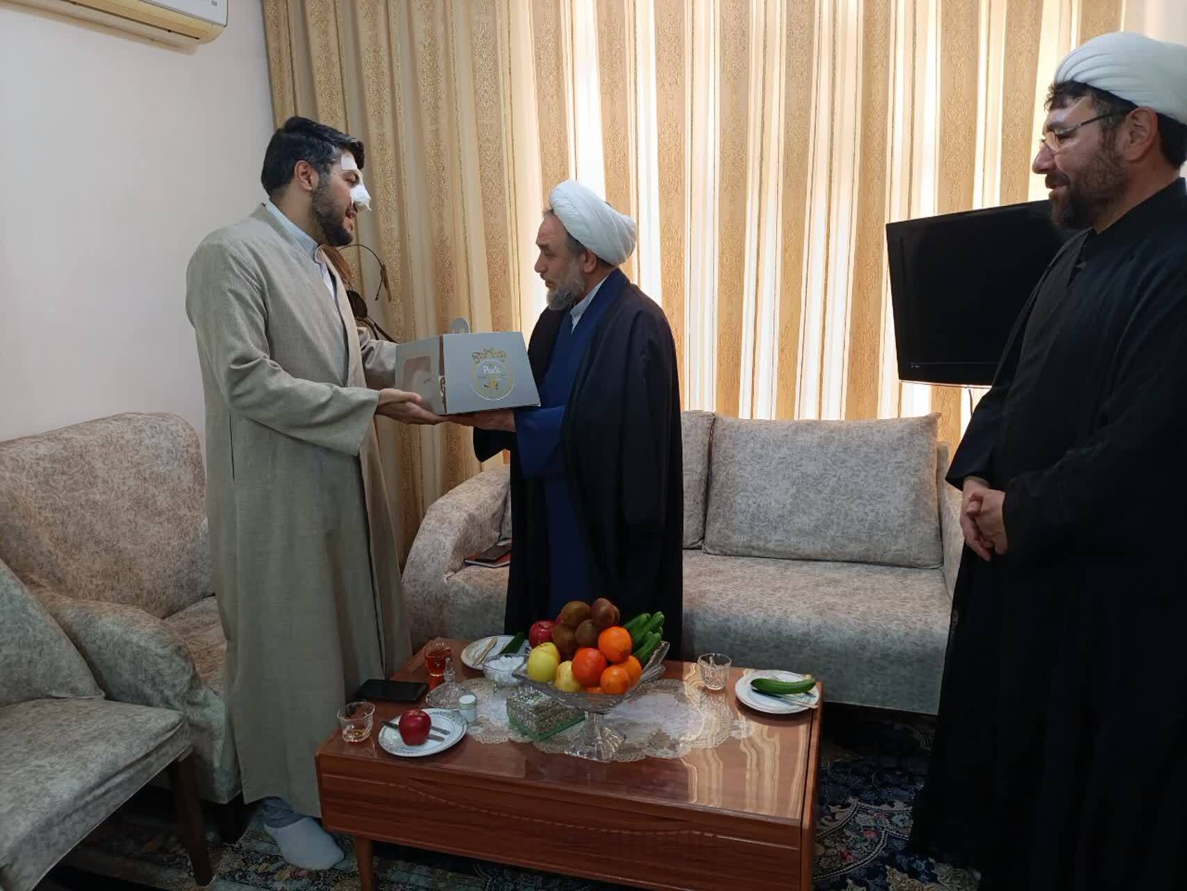 دیدار مسئول بسیج طلاب با مجروح جنگ رمضان و خانواده شهید محدثنیا+ تصاویر دیدار مسئول بسیج طلاب با مجروح جنگ رمضان و خانواده شهید محدثنیا+ تصاویر