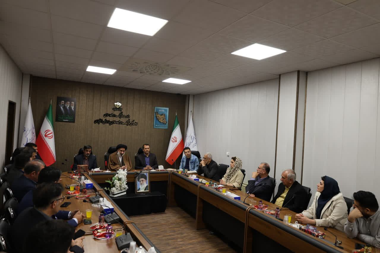 اثر هنری «تجلی نور از خاکستر» با موضوع محکومیت اهانت به قرآن در شهرکرد رونمایی شد