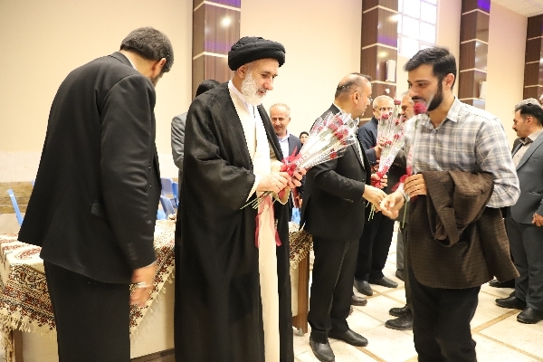 تکریم معلم، احترام به علم و آینده جامعه است