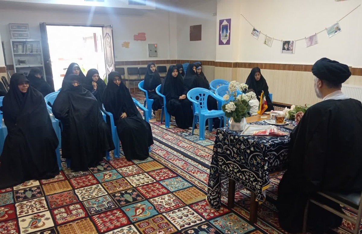 مراسم تجلیل از اساتید و بزرگداشت علامه مطهری در مدرسه علمیه الزهرا نی‌ریز