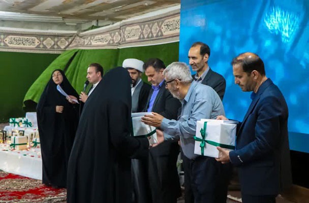 رونمایی از انتشارات «امیرمومنان» در کاشان + عکس رونمایی از انتشارات «امیرمومنان» در کاشان + عکس