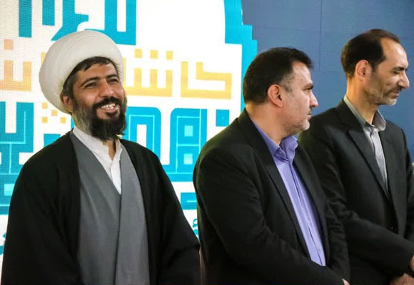 رونمایی از انتشارات «امیرمومنان» در کاشان + عکس رونمایی از انتشارات «امیرمومنان» در کاشان + عکس