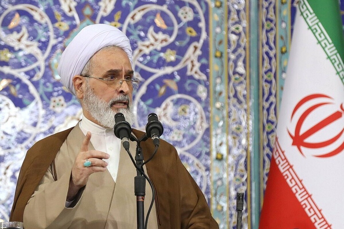دولتمردان به دنبال برون رفت از مشکلات باشند/ در مذاکره باید مراقب دشمن خیانت کار بود