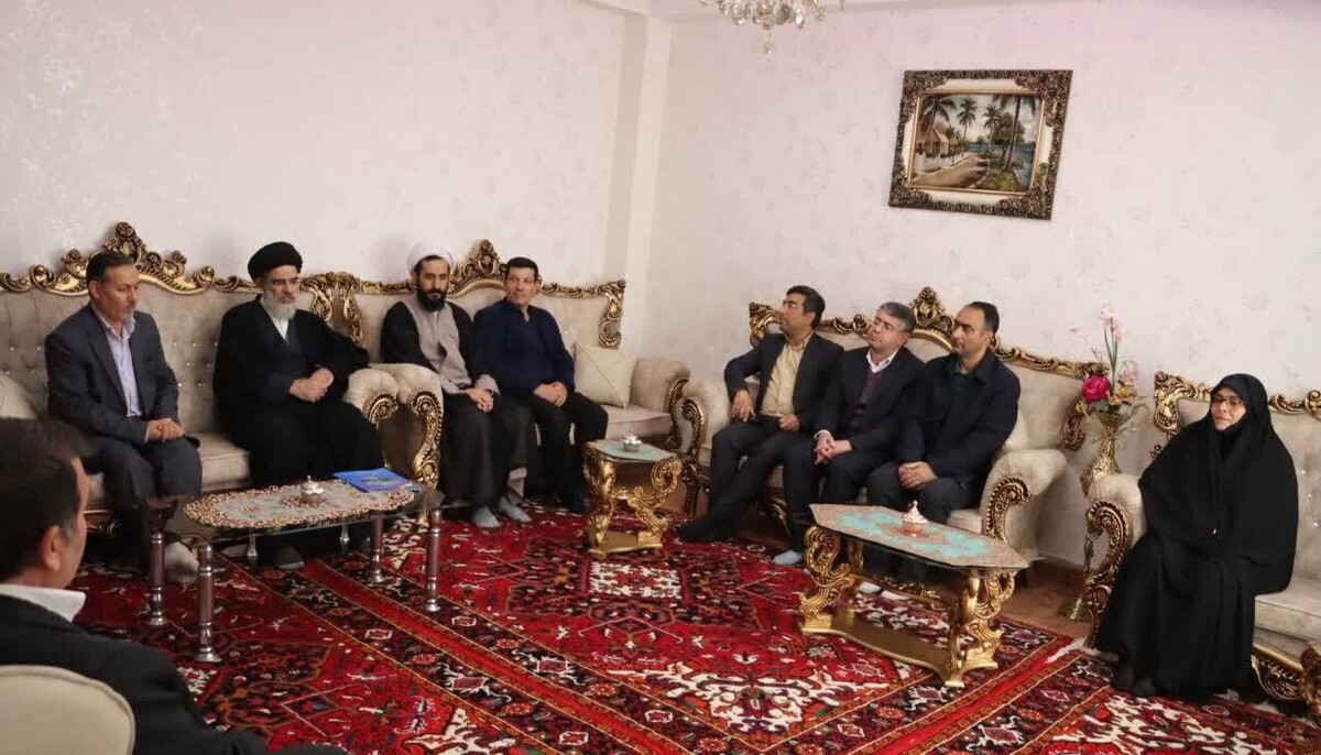 دیدار مدیرکل تبلیغات اسلامی آذربایجان شرقی با خانواده شهدای جنگ رمضان