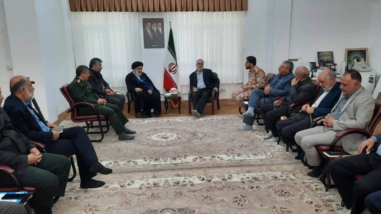 دشمن در پی شکستن وحدت و ایجاد چندصدایی در کشور است؛ جادهصافکن نفوذ دشمن نشویم دشمن در پی شکستن وحدت و ایجاد چندصدایی در کشور است؛ جادهصافکن نفوذ دشمن نشویم