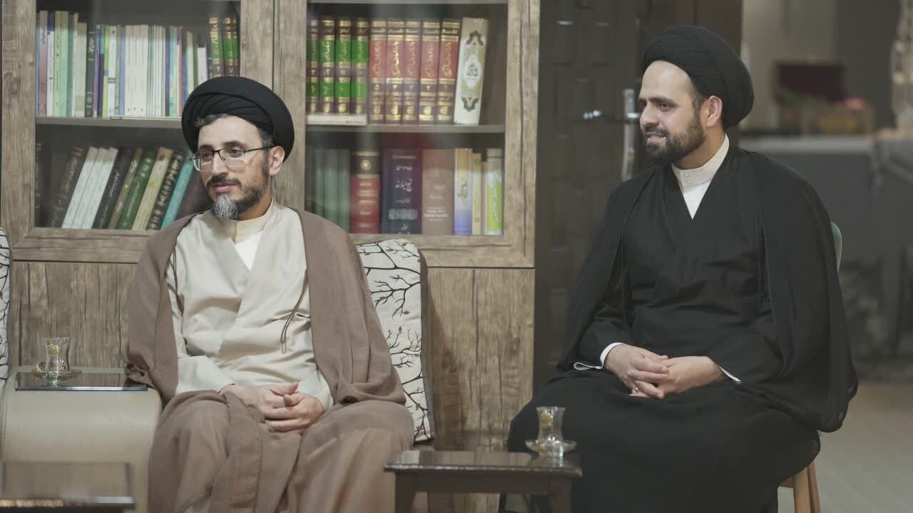 حضور آیت الله اعرافی در منزل وزیر اطلاعات شهید حضور آیت الله اعرافی در منزل وزیر اطلاعات شهید