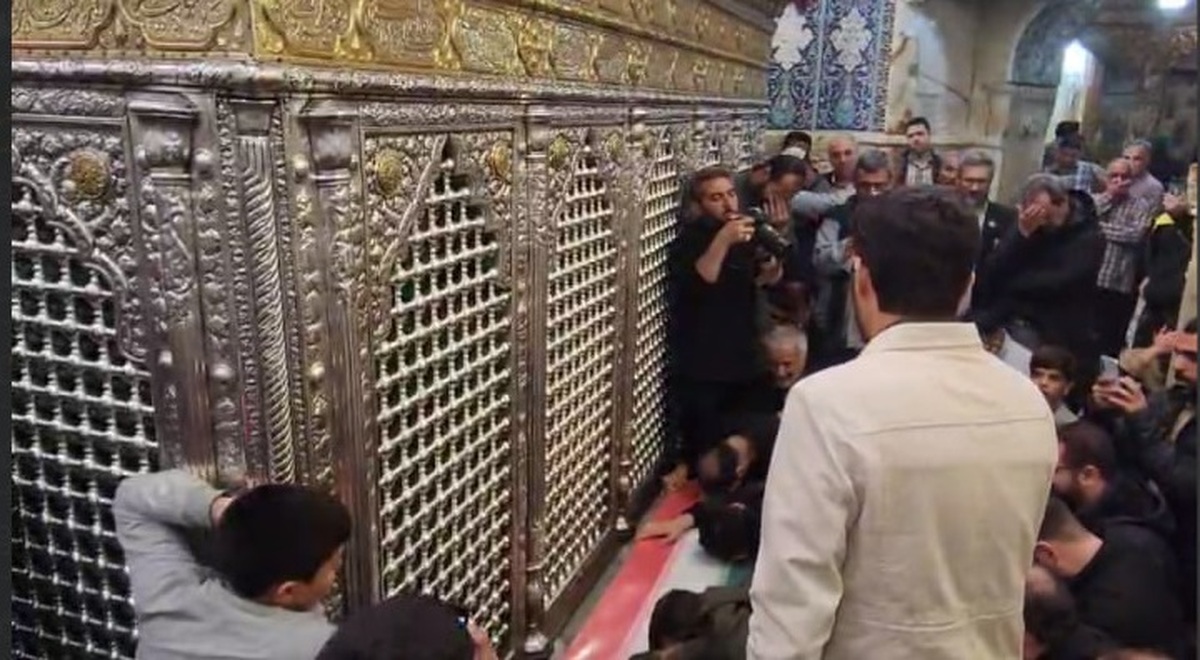 مراسم وداع و طواف پیکر مطهر شهید مدافع حرم حجت‌الاسلام حبیبی‌پور در قم + فیلم