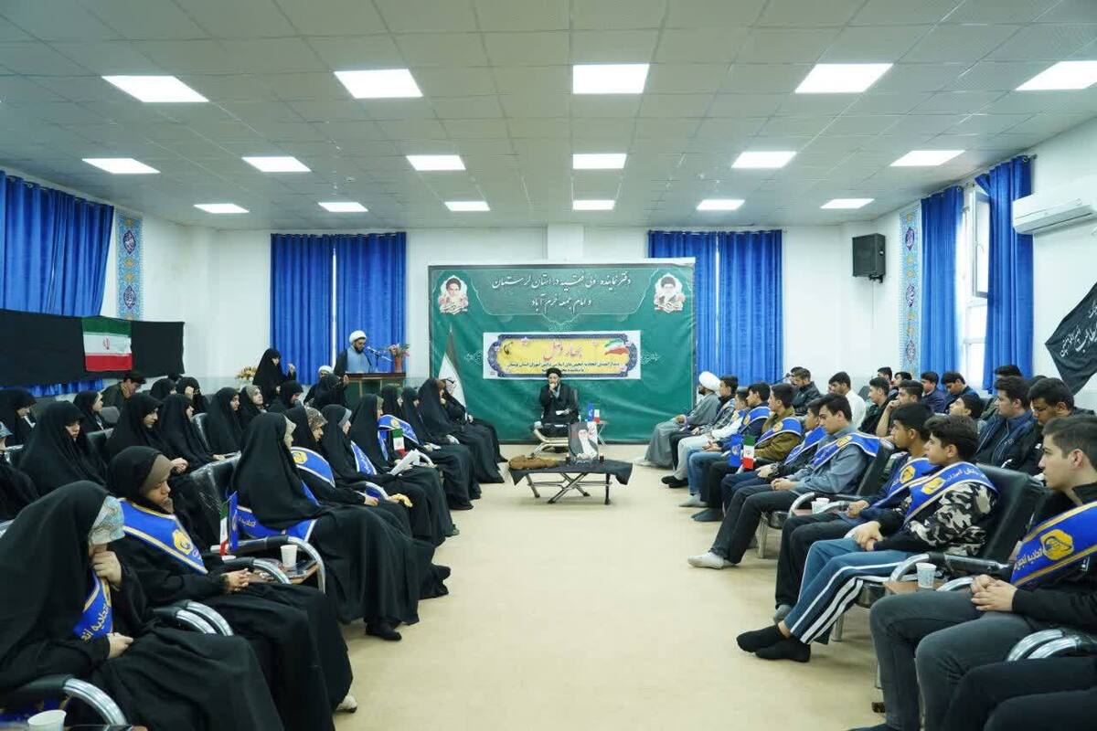 پرچم انجمن‌های اسلامی باید پرچم علم و ایمان باشد