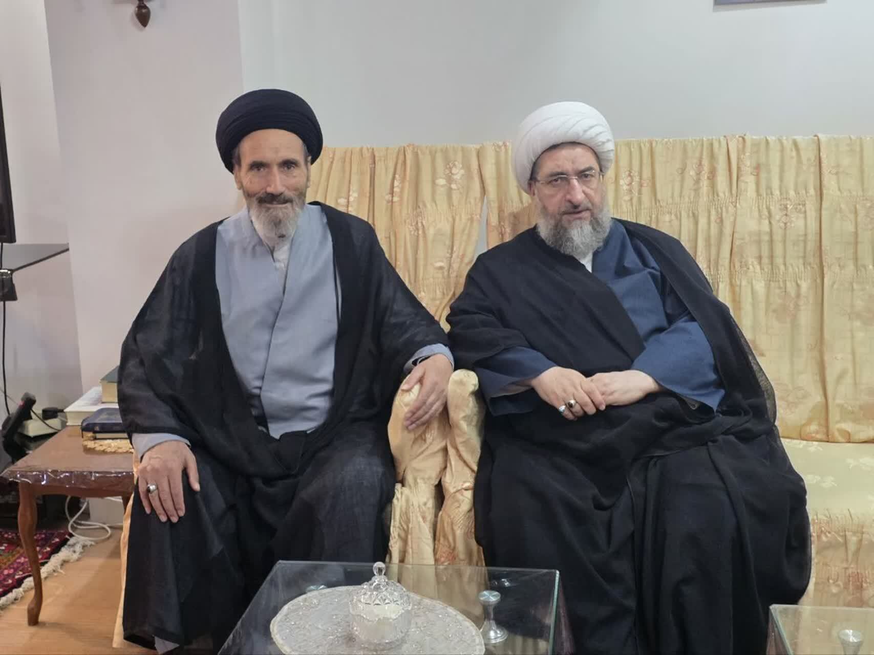 تقدیر امام جمعه تبریز از خدمات علمی و تبلیغی دو تن از علمای استان+ تصاویر تقدیر امام جمعه تبریز از خدمات علمی و تبلیغی دو تن از علمای استان+ تصاویر
