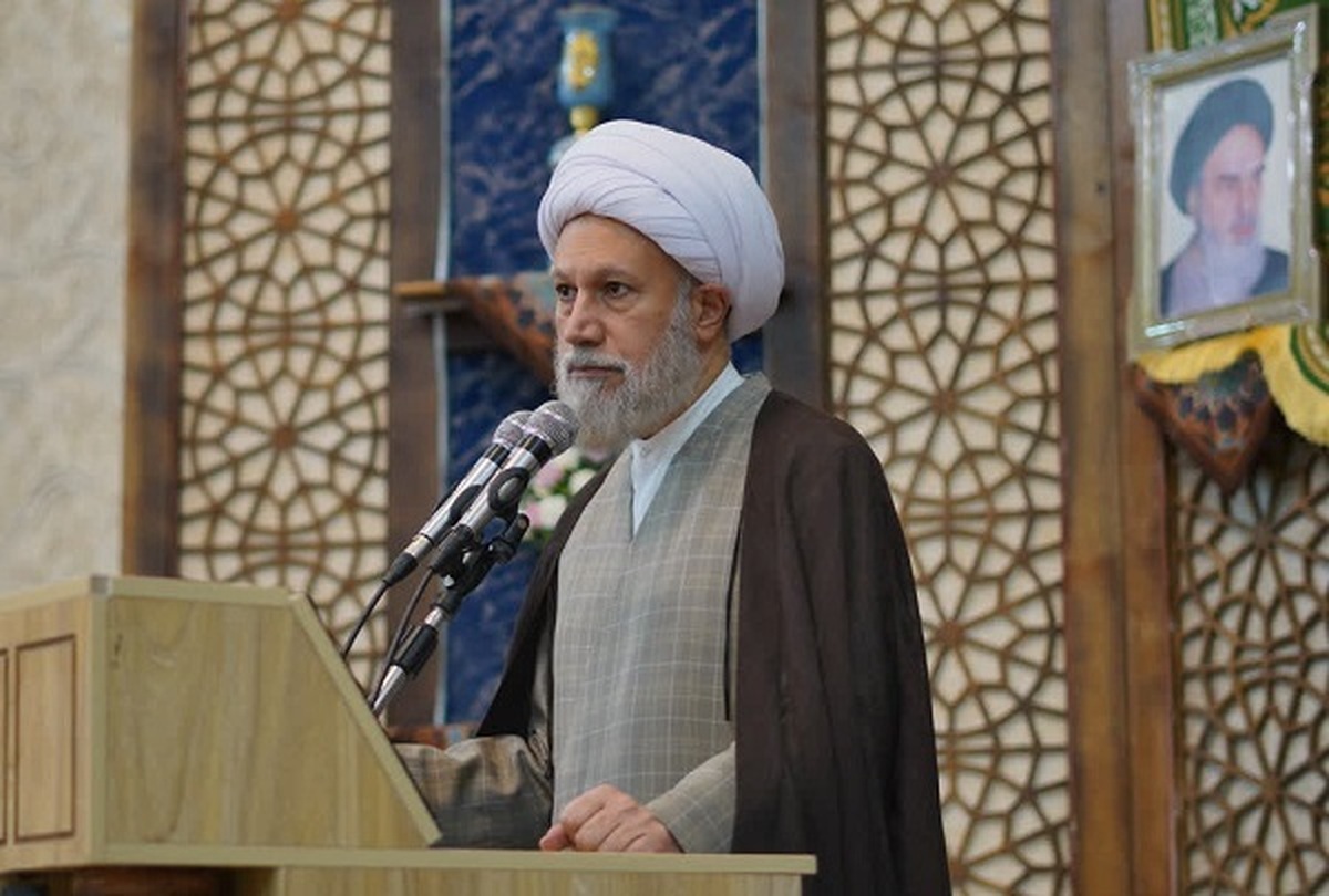 ملت ایران در برابر فشارها و تهدیدها عقب‌نشینی نخواهد کرد