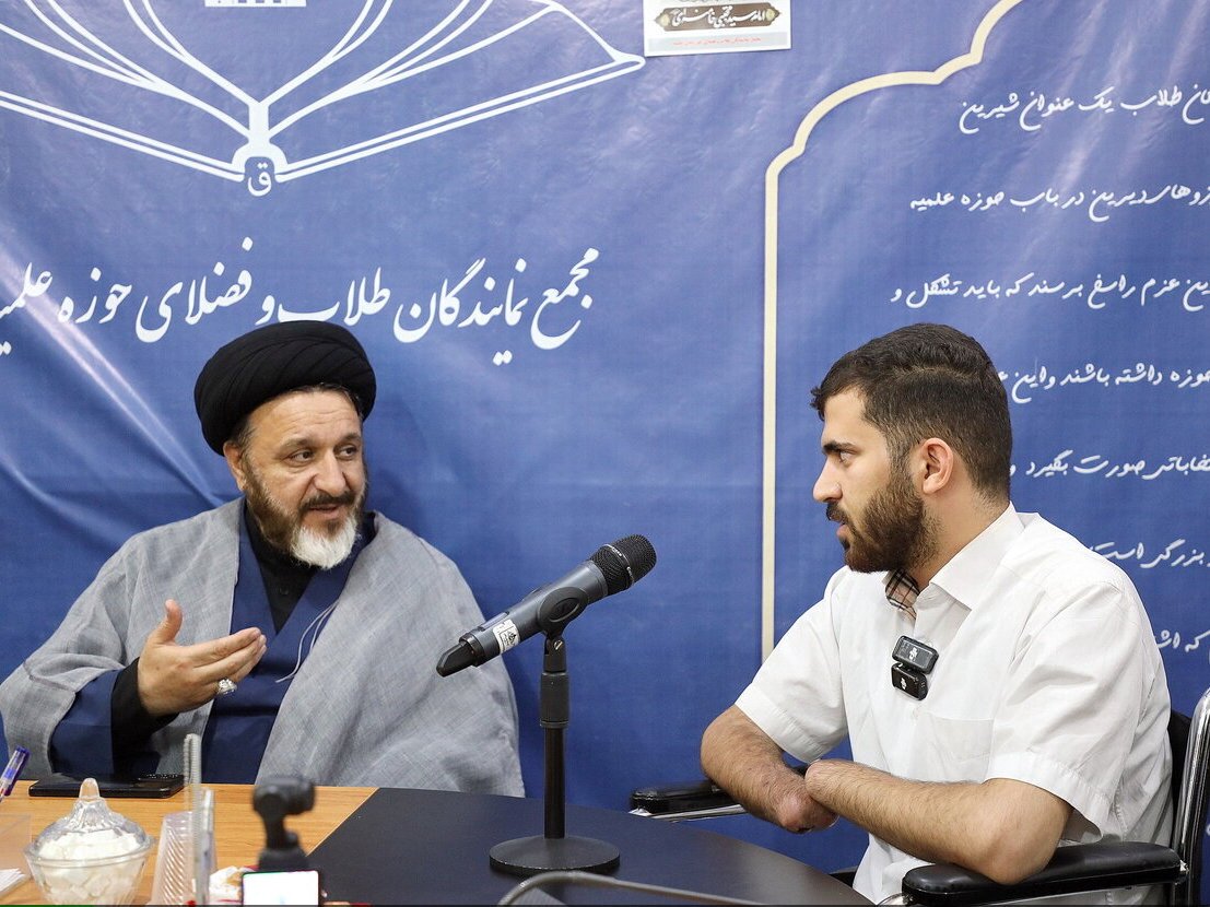 تقدیر و تکریم جانباز دهه هشتادی جنگ رمضان در مجمع نمایندگان طلاب قم تقدیر و تکریم جانباز دهه هشتادی جنگ رمضان در مجمع نمایندگان طلاب قم