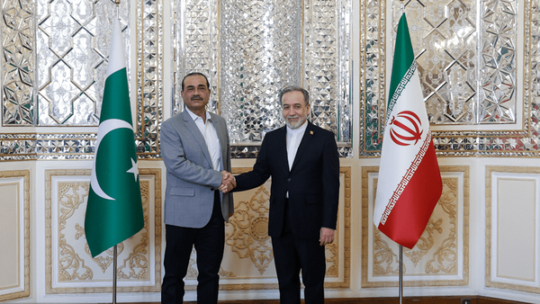 عاصم منیر با عراقچی، قالیباف و پزشکیان دیدار کرد