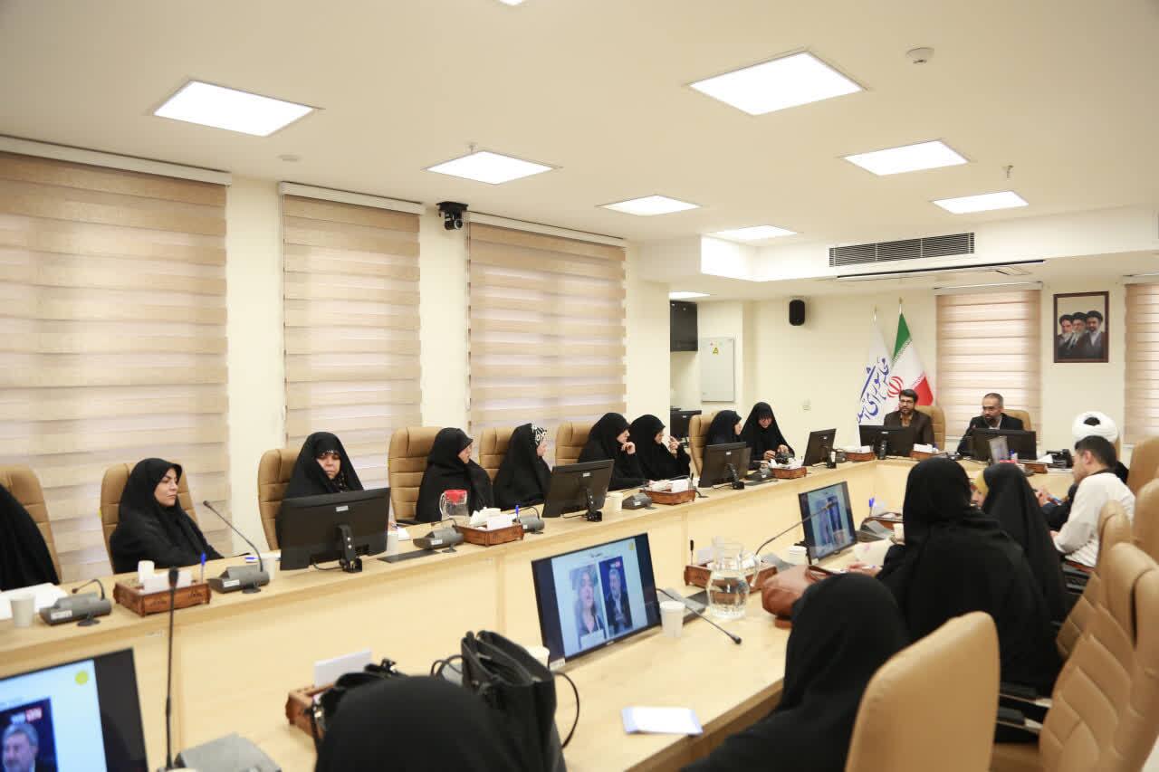 بررسی وضعیت خشونت علیه زنان در غرب با محوریت کتاب زنان زندانی