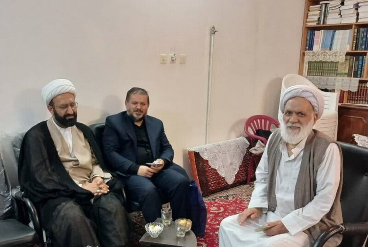 عیادت نمایندگان آیت‌الله اعرافی از استاد پیشکسوت حوزه