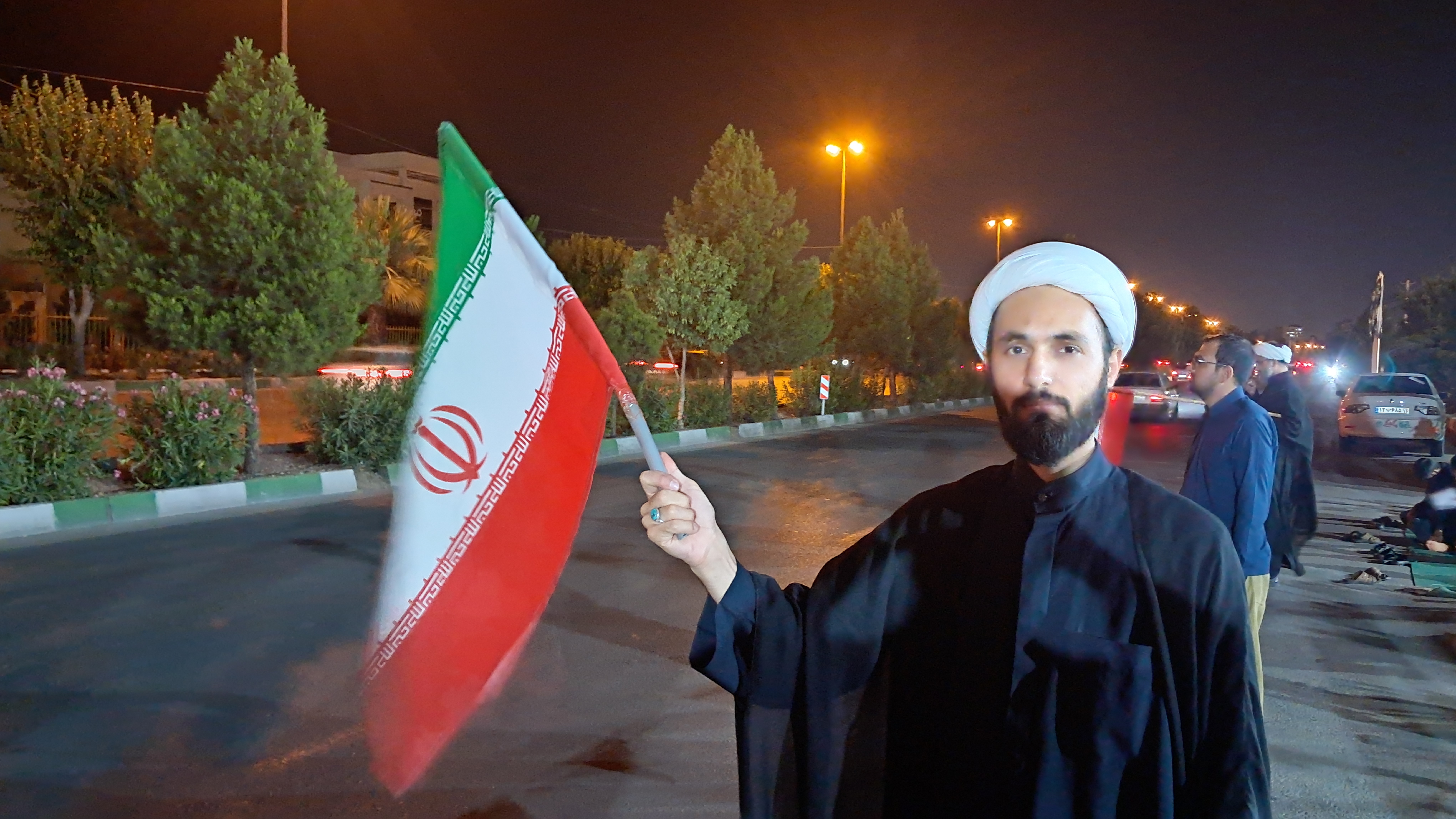 پرچم‌گردانی طلاب شهرک مهدیه قم