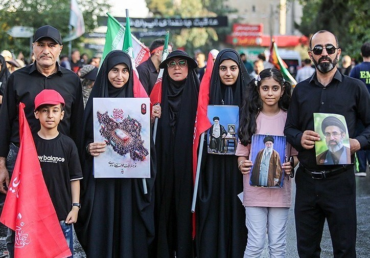 مم / حماسه‌ای به وسعت نسل‌ها؛ فرزندانمان را به آغوش تاریخ بیاوریم