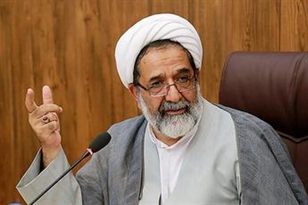 تداوم اجتماعات مردمی تا زمانی که رهبری تأکید کنند، ضروری است
