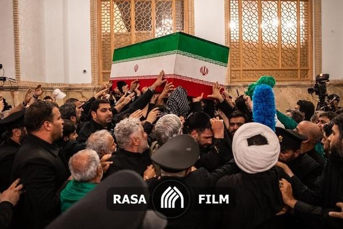 رهبر شهید، زائر امام رضا شد