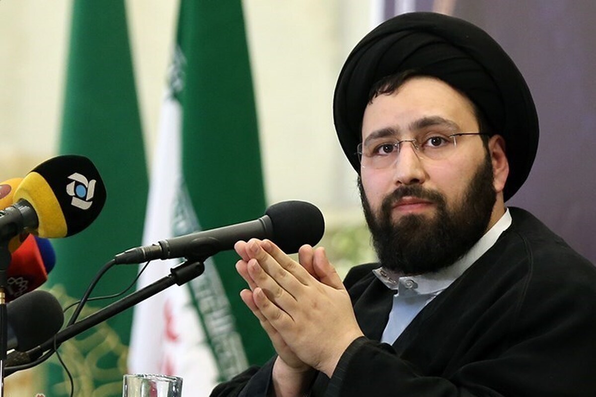 هرکس بخواهد برای صلح و دوستی با آمریکا مذاکره کند، خائن است