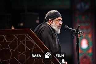 لحظاتی از مداحی آقای محمود کریمی | ای عشق دل‌افروز دل من به تو گرم است