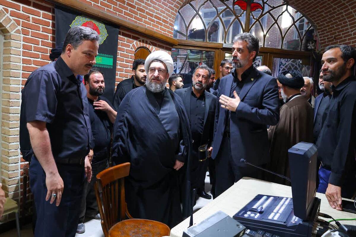 بازدید امام جمعه تبریز از واحد سیار پخش زنده عزاداری بازار