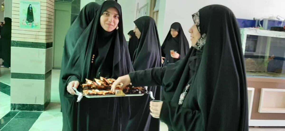 برپایی ایستگاه صلواتی در حوزه علمیه خواهران بناب