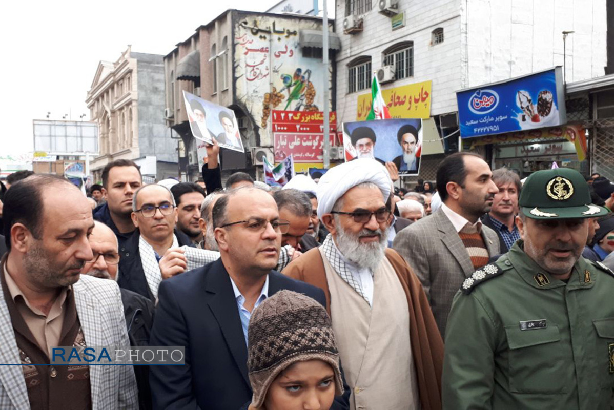 حضور حجت الاسلام والمسلمین معلمی امام جمعه قائمشهر در راهپیمایی ۲۲ بهمن