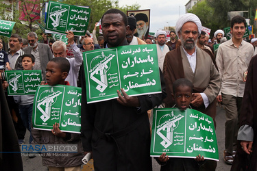 راه پیمایی نمازگزاران جمعه قم در حمایت از سپاه