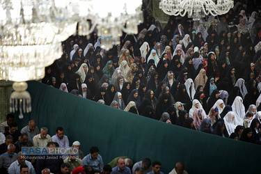 اقامه نماز جماعت ظهر و عصر به امامت حضرت آیت الله سبحانی در حرم مطهر رضوی