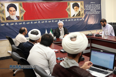 سیزدهمین گعده یادداشت خوانی نویسندگان حوزوی