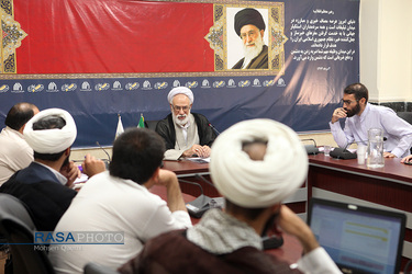 سیزدهمین گعده یادداشت خوانی نویسندگان حوزوی