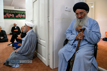 عکس خبری | نشست جمعی از مبلغان در روز پنجم محرم در دفتر حضرت آیت الله جوادی آملی در تهران