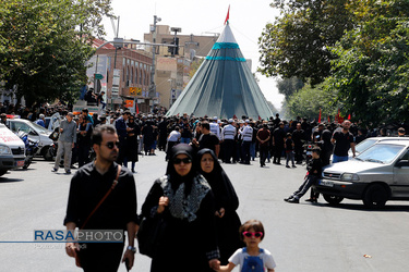 مراسم خیمه سوزان ظهر عاشورا در بازار تهران