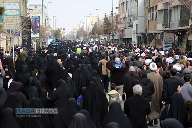 راهپیمایی نمازگزاران جمعه قم در پی شهادت سردار حاج قاسم سلیمانی