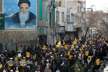 راهپیمایی نمازگزاران جمعه قم در پی شهادت سردار حاج قاسم سلیمانی