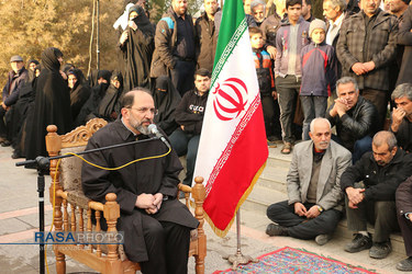 عزاداری شهادت حاج قاسم سلیمانی در کنار مزار شهید کاظمی