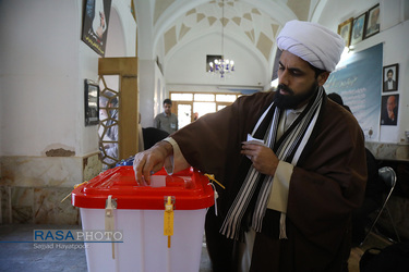 حضور پر شور مردم قم در پای صندوق اخذ رای