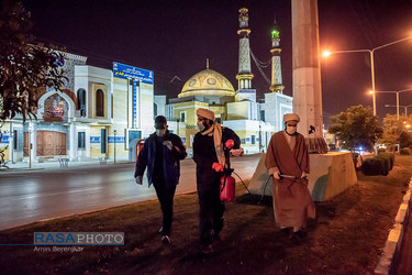 ضد عفونی معابر شیراز توسط جمعی از طلاب و اساتید حوزه علمیه