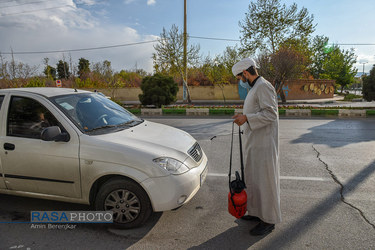 ضد عفونی خودرو‌ها توسط طلاب و دانشجویان در شیراز