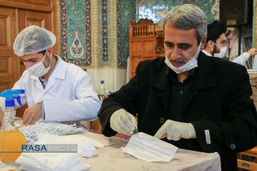 کارگاه جهادی تولید ماسک در حسینیه بنی فاطمه اصفهان