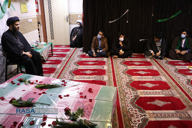 مراسم وداع جمعی از طلاب با پیکر شهدای تازه تفحص شده در اهواز‎