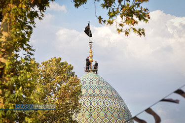 آیین تعویض پرچم حرم حضرت احمد بن موسی الکاظم در شیراز