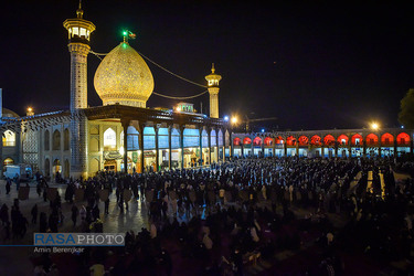 مراسم لاله‌گردانی شام غریبان در حرم مطهر احمد بن موسی (ع)